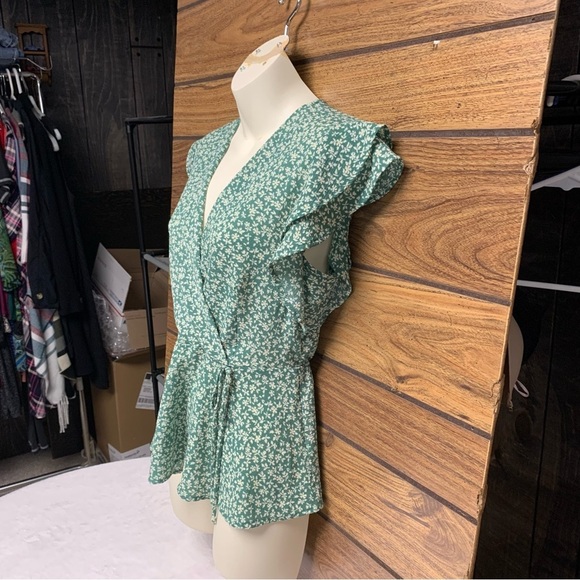 Monteau green/cream size medium top double ruffle sleeve rouching in the back - Picture 3 of 7